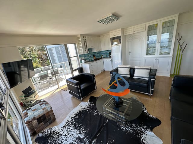 Amazing & central penth-superb sea & mountain view gallery image 3