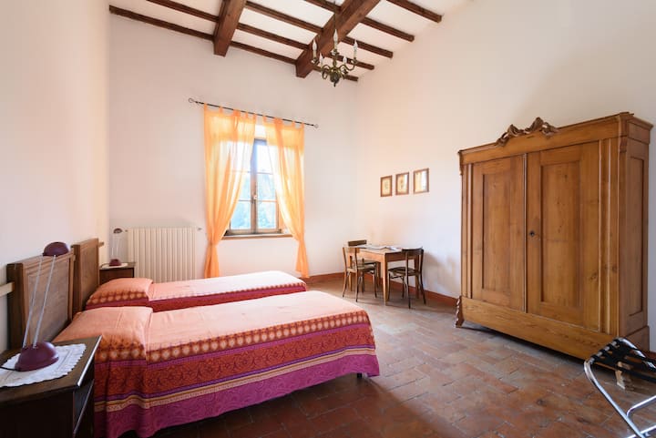 Dhoma e dytë e gjumit, me 2 krevate tek, krevati i tretë mund të shtohet sipas kërkesës