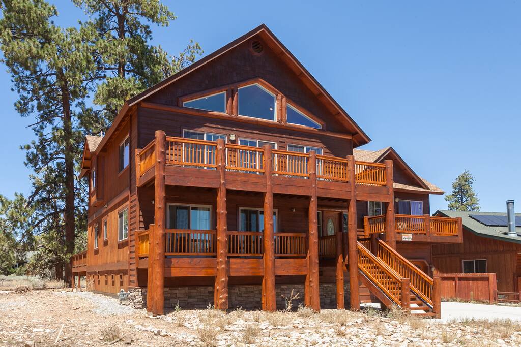 Cabin is 3044 sqft.