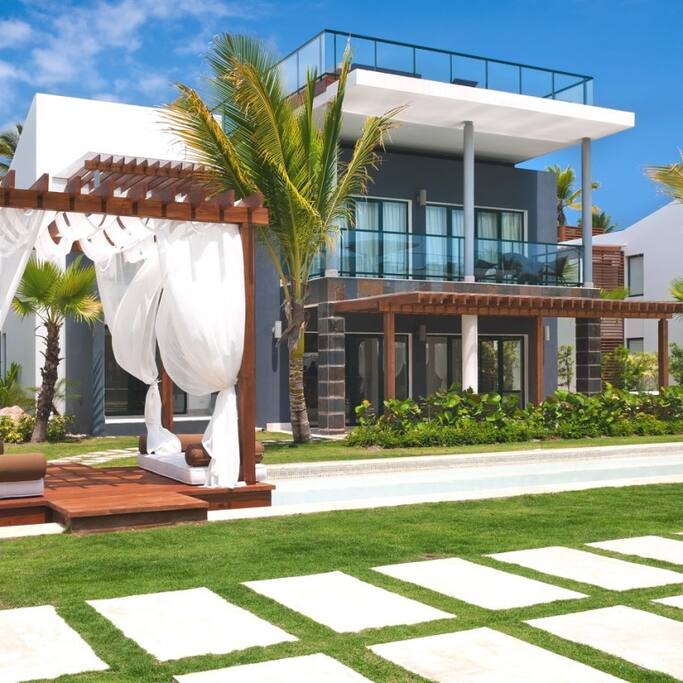 Villa is on ground level