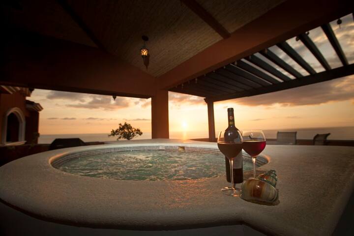 Naxos Ocean View Penthouse in Langosta Tamarindo
