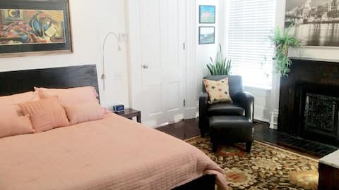 Top performing Airbnb: Authentically restored OTR/downtown Cincy apt. in West End
