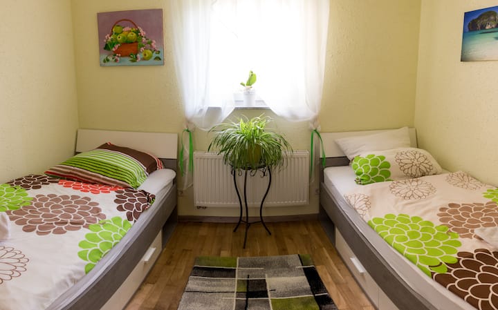 Dormitorio 3, con dos camas individuales.