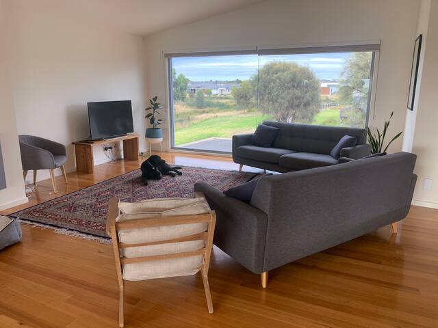 Tranquil house on the golf course gallery image 2