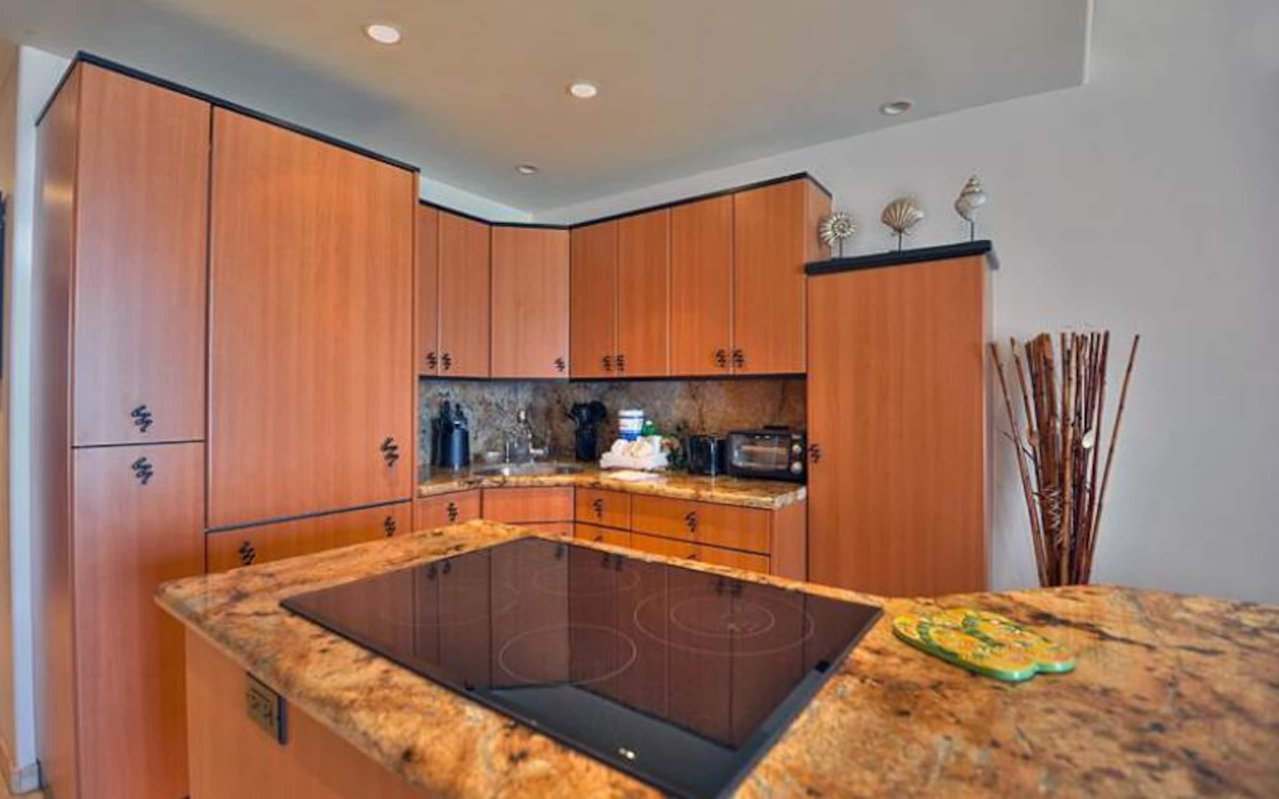 Condo in Lahaina · ★4.8 · 2 bedrooms · 3 beds · 2 baths - Image 8