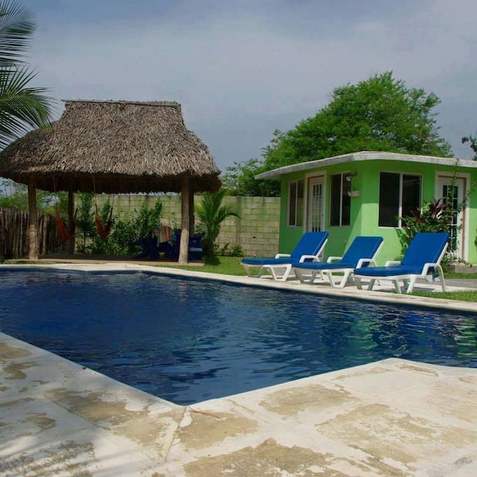 Piscina y rancho privado