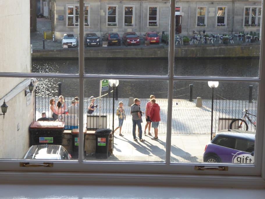 ... with views out to the Waters of Leith ...