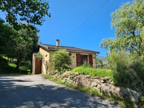 Chalet "Le Parc de Latour" at the foot of the mountain
