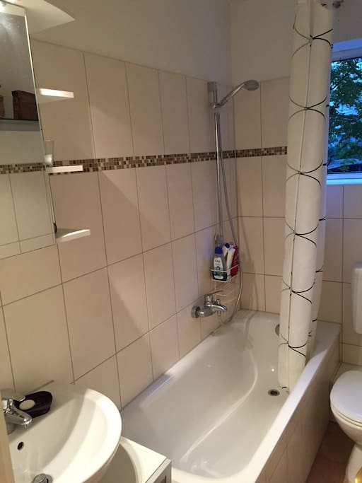 Badezimmer / Bathroom