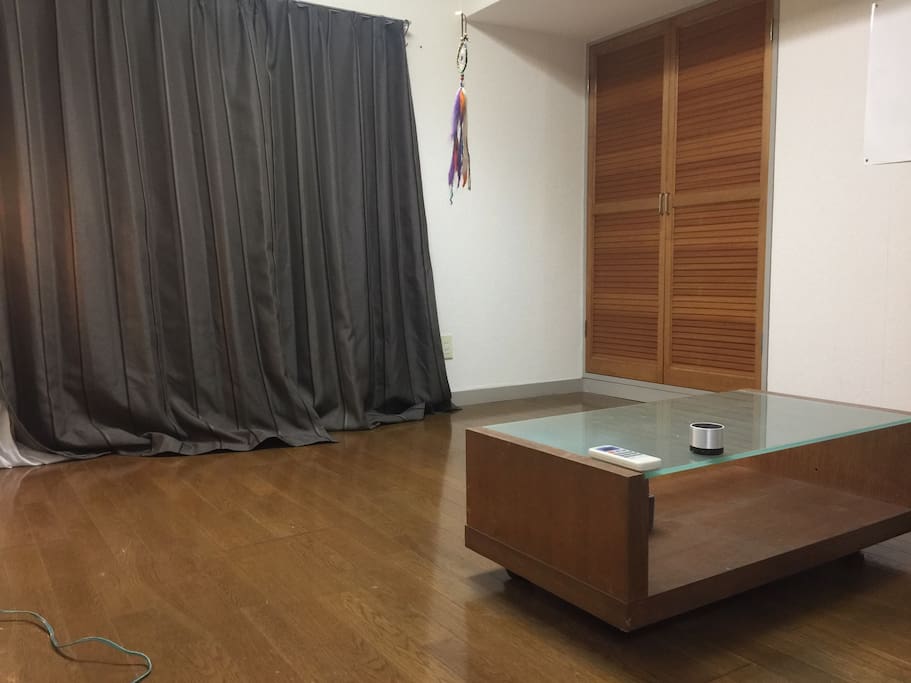 ワンルーム① ここに布団を敷いていただき寝室としても使っていただきます。