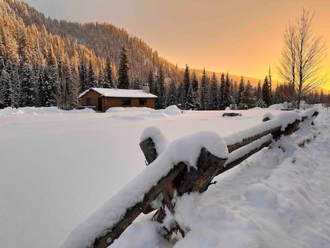 Riverside Cabin Retreat on  Elk River in Clark,Co