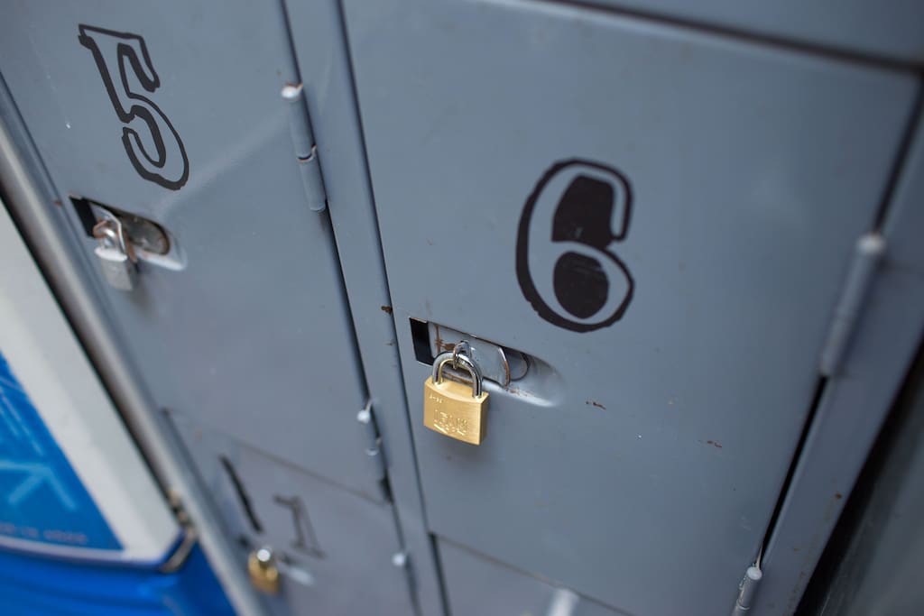 Lockers en todas las habitaciones y en recepcion/ Lockers in all rooms and in reception