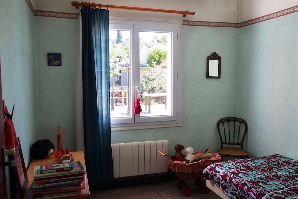 chambre avec lit une place