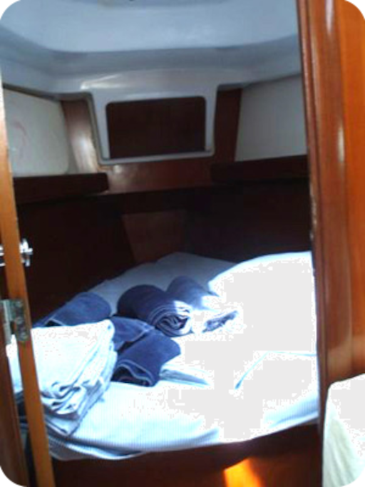 V-berth- sleeps 2