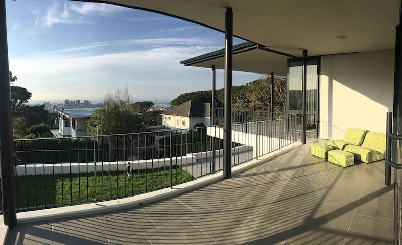 Central Cape Town Villa with a View – with solar! gallery image 2