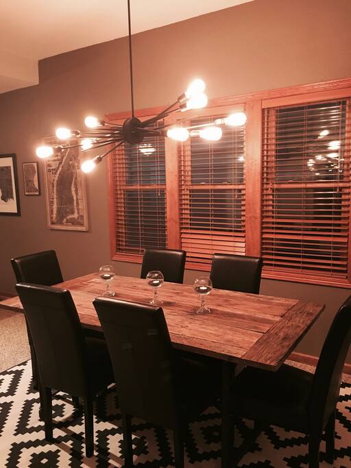 Dining area comfortably seats 6!