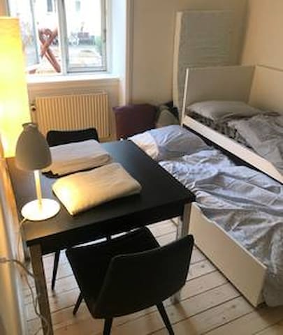 Cheap and Nice Room very close to the Main City.