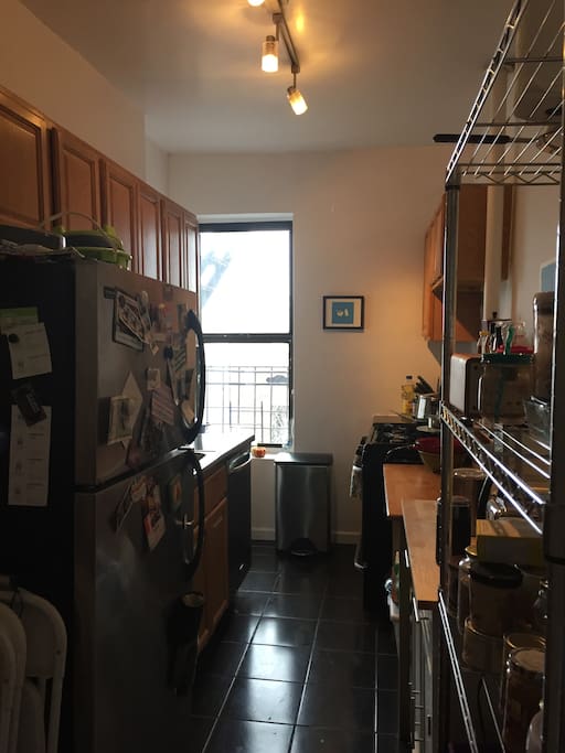generous kitchen, filled with all sorts of things you need to make your culinary dreams come true. Vegetarian only please!