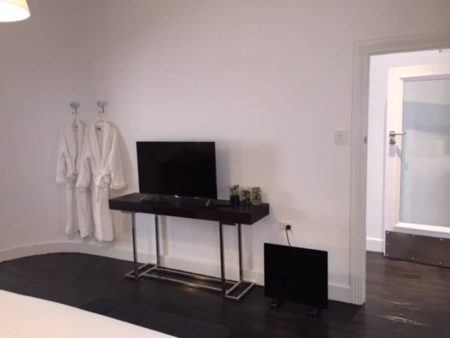 Main Bedroom,smart TV
