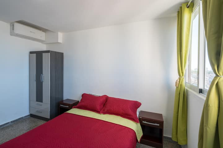 חדר שינה ראשון עם מיזוג אוויר