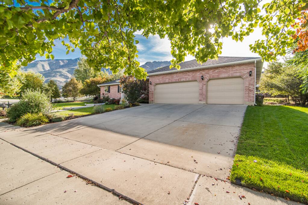 Single car garage available during your stay!