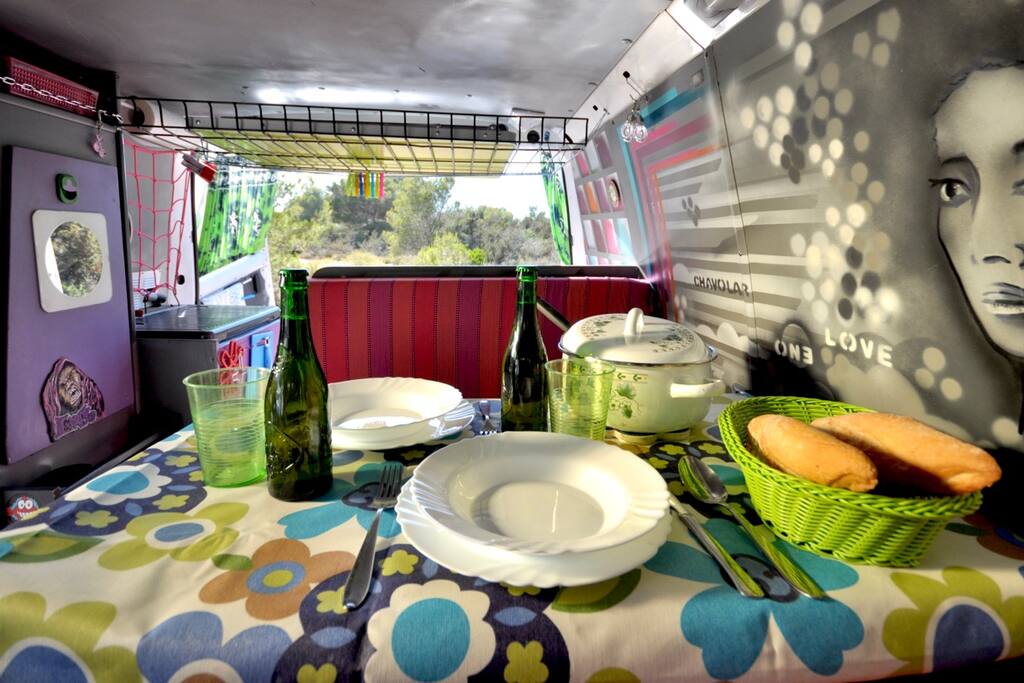 Mesa puesta para comer