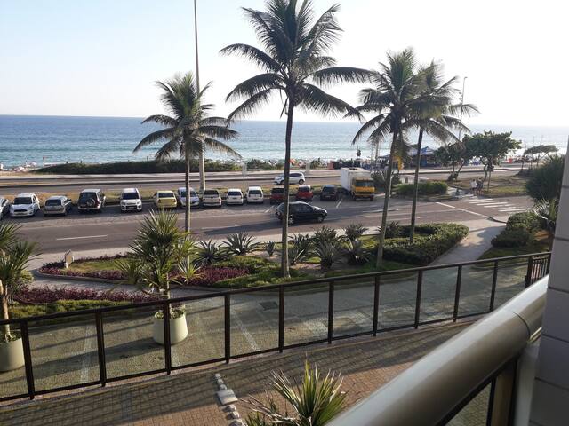 Apartamento totalmente de frente para mar