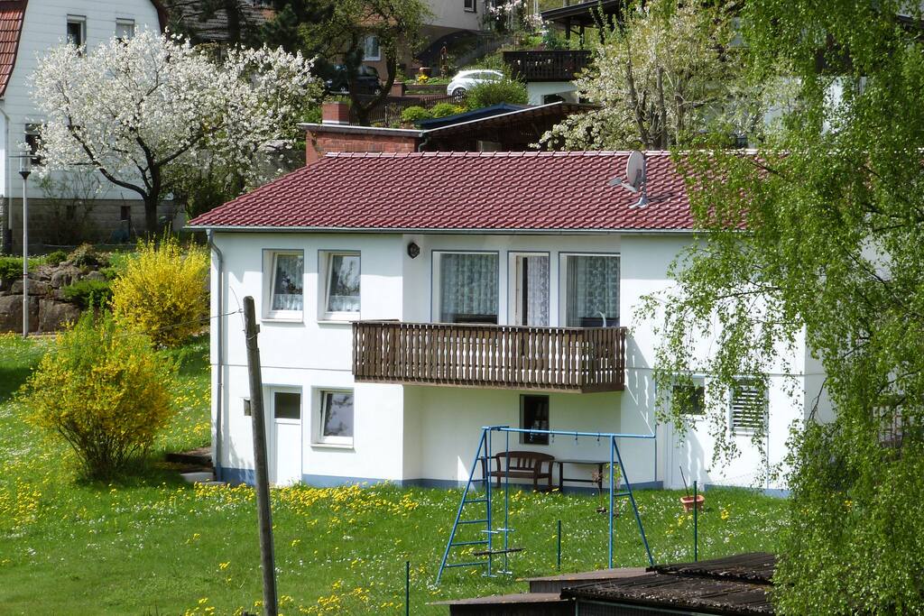 Mit Balkon, Schaukeln und Garten