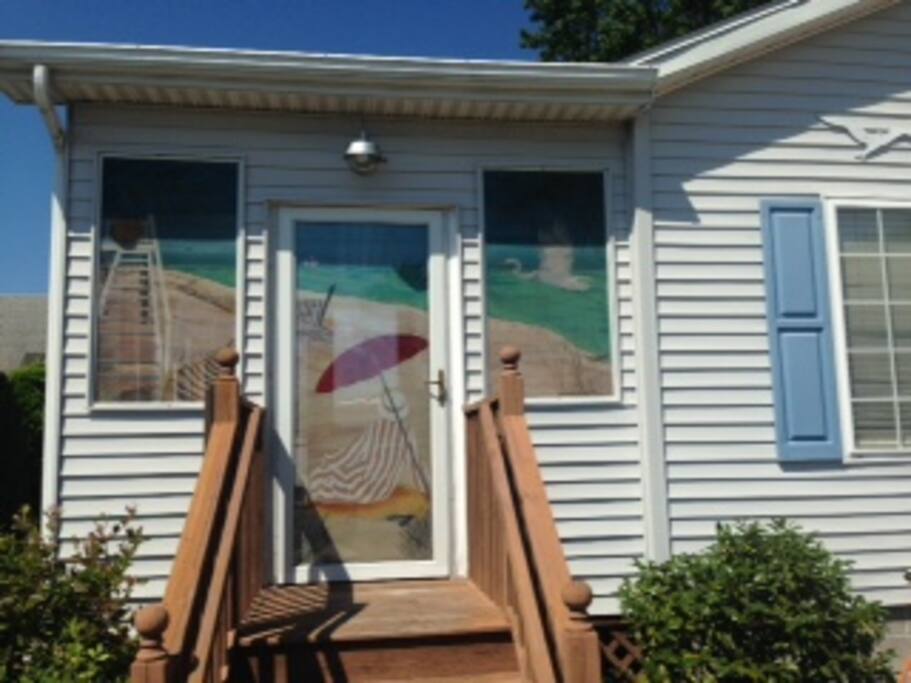 Screened porch entry