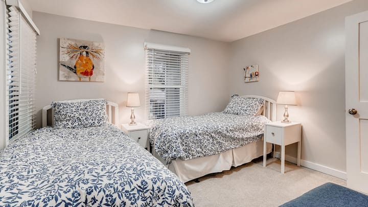 เตียงแฝดยาวพิเศษ 