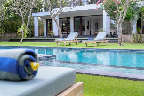 West Canggu 4 BR Villa & Pool , 100 mtr to Beach