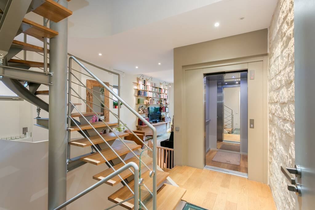Spacious private elevator, convenient for luggage and more
