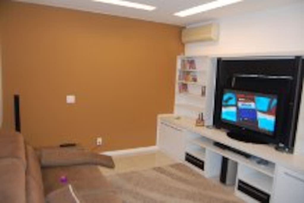 Home Theater com TV a cabo