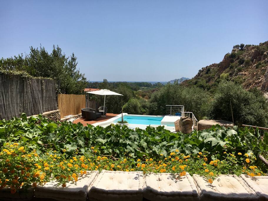 Piscine avec jacuzzi vue mer
