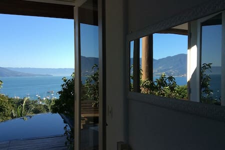 Suíte vista para o mar de ilhabela