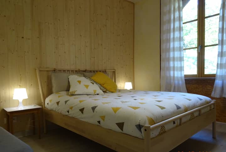 спална соба кревет 160 поглед на просторот за релаксација 