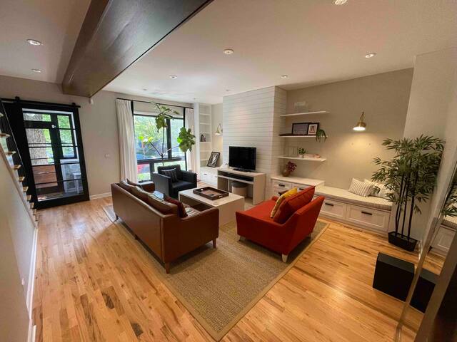 Entire floor 2-bedroom, private bath, fridge, W/D gallery image 5