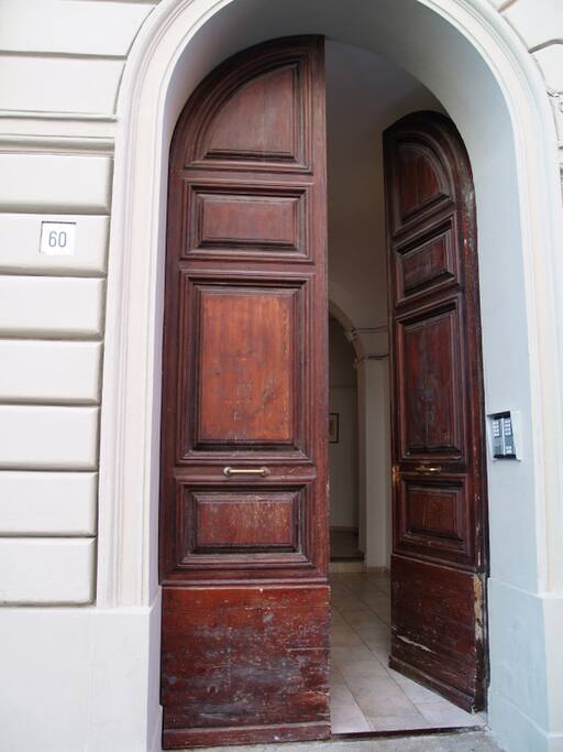 Portone d'accesso dalla strada.