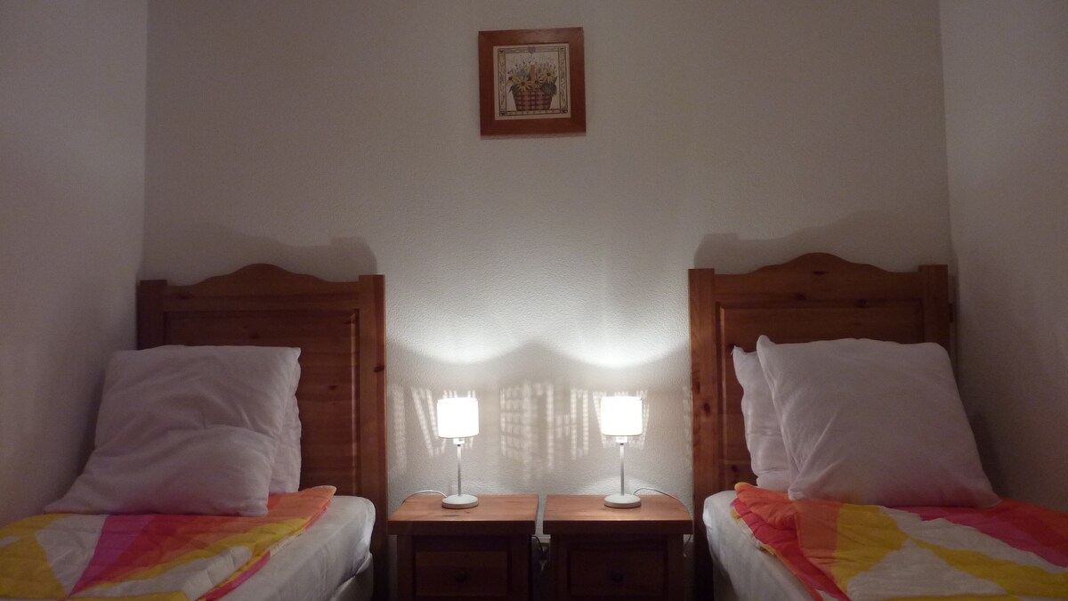 chumba cha kulala vitanda 2 vinavyoweza kubadilishwa