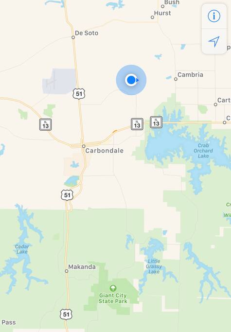 Minutes from SIU, Walkers Bluff, Field of Dreams, wineries, Cedar Lake and more. Only 3 miles off Route 13