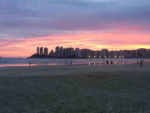 Guarujá Pitangueiras na Quadra da Praia