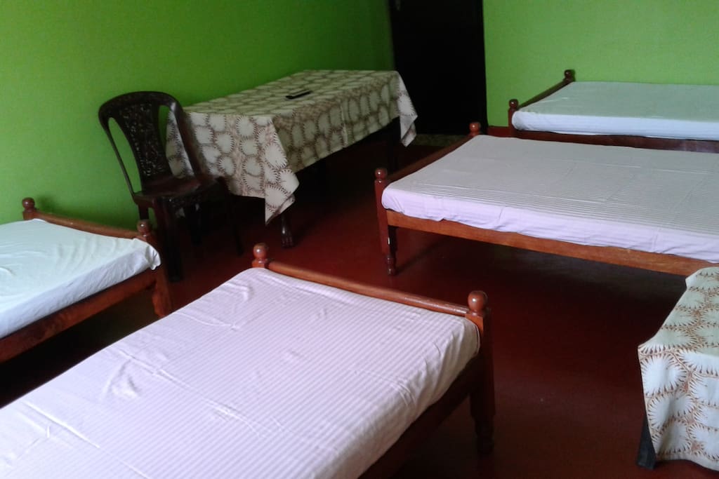 4 single beds