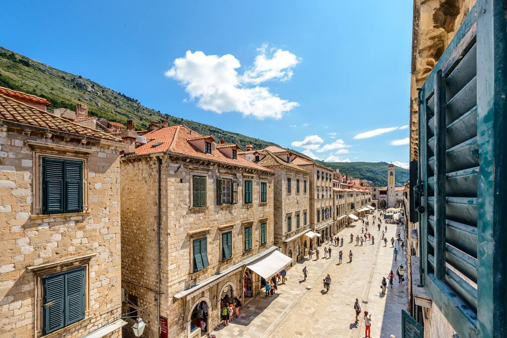 Stradun view, brand new studio with equipped kitchen, bathroom & washing machine