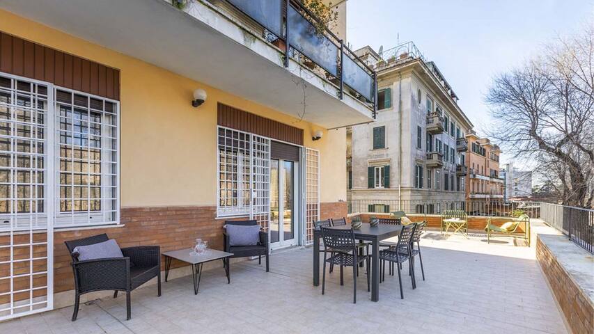 ROMAC San Saba with terrace near Piramide gallery image 3