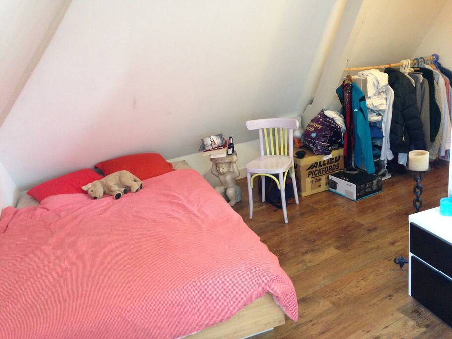 2-person bed.