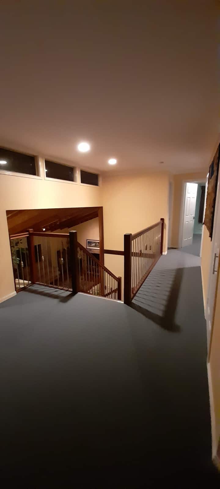 أعلى الدرج الداخلي