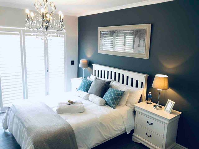 Luxurious stay near Blouberg beach – solar powered gallery image 2