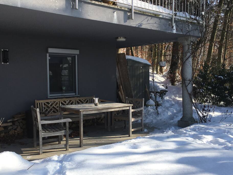 Aus diesem Fenster seht ihr in den Garten