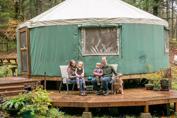 Glamping in a Peaceful Yurt tucked in the forest