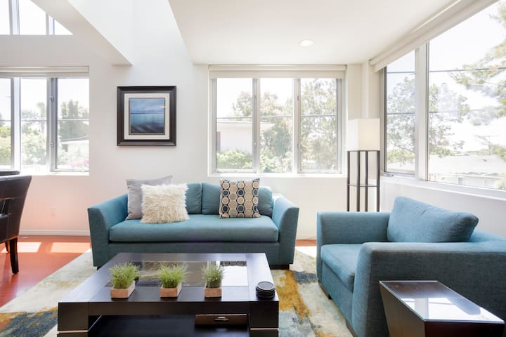 Chic Tranquility at a Loft-style House; Walk to Santa Monica Beach